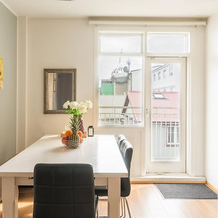 Town Square Guesthouse Акурейри Экстерьер фото