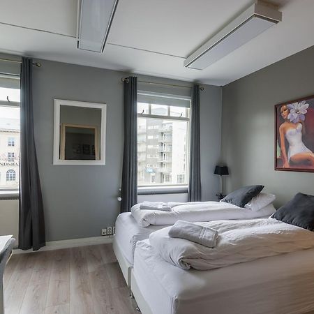 Town Square Guesthouse Акурейри Экстерьер фото