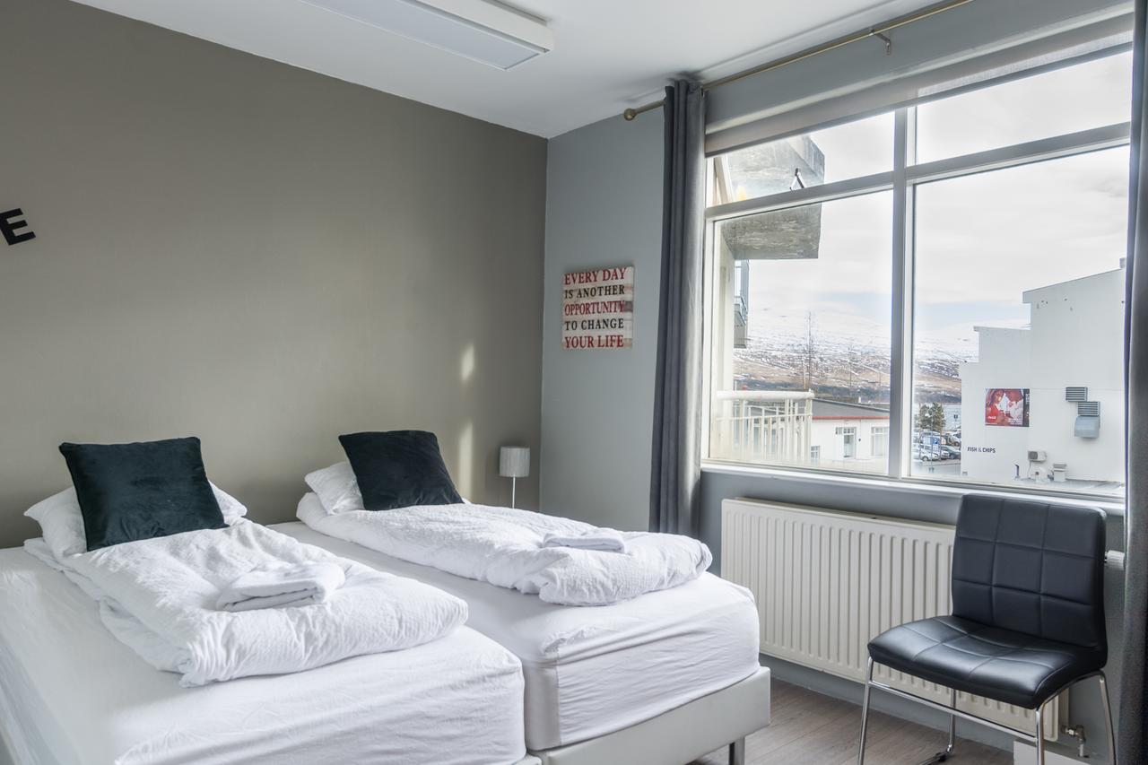 Town Square Guesthouse Акурейри Экстерьер фото