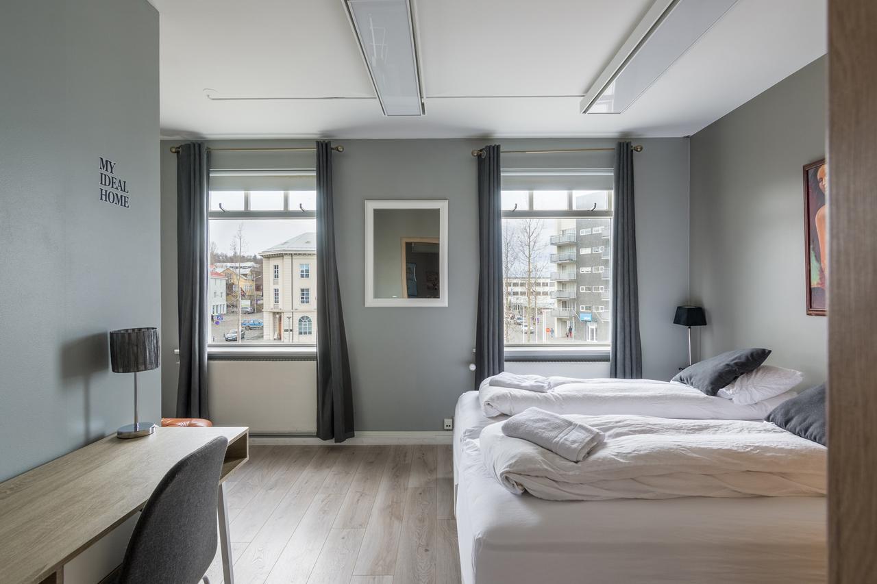 Town Square Guesthouse Акурейри Экстерьер фото