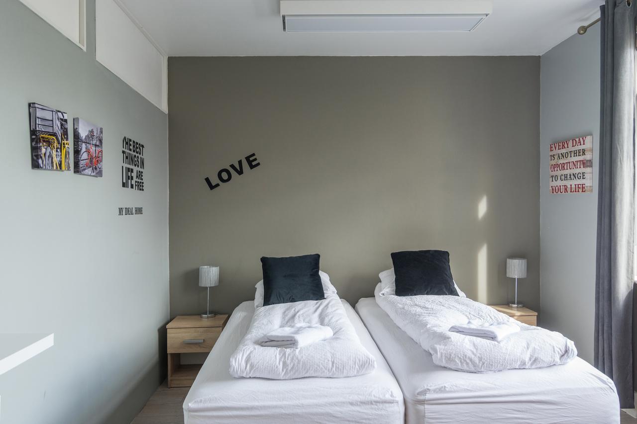 Town Square Guesthouse Акурейри Экстерьер фото